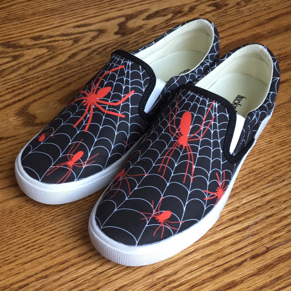 NWOT Bucketfeet slip-ons